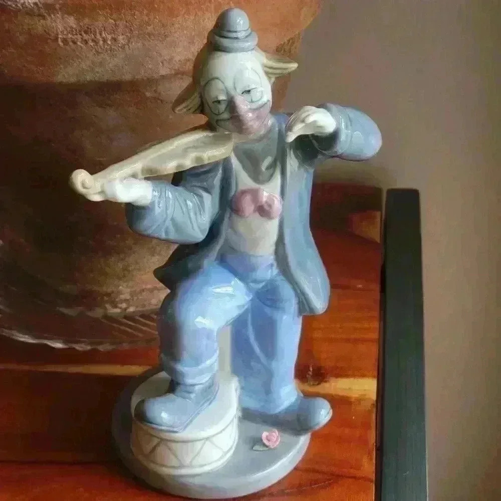 Vintage 1992 PAUL SEBASTIAN Clown Playing Violin Tall 8" Fine Porcelain